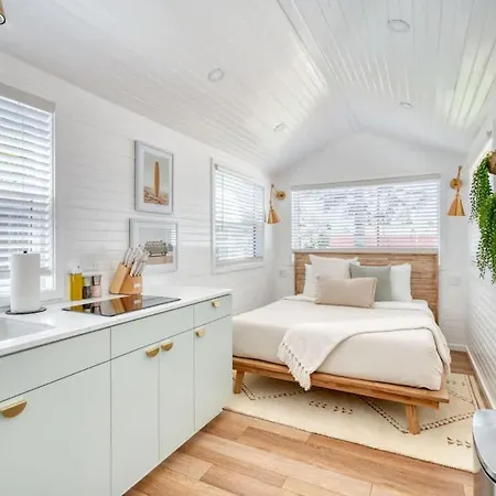 Stay Portland - Teal & Terrazzo Bright Portland Tiny Home